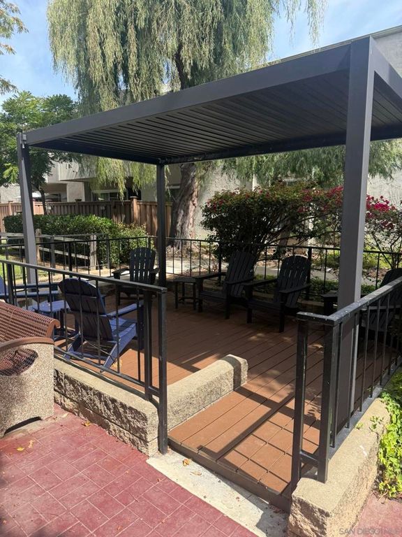 Image 46 of property listing at 3549 Castle Glen 113, San Diego, CA 92123