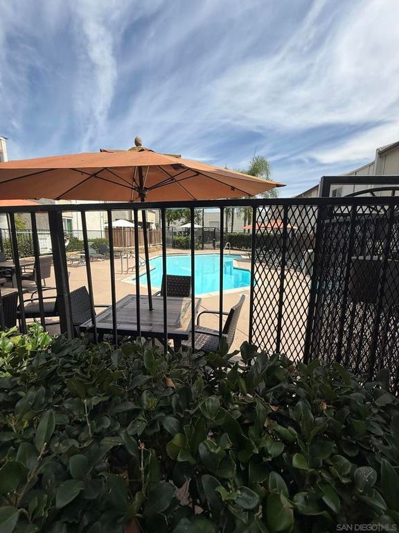 Image 47 of property listing at 3549 Castle Glen 113, San Diego, CA 92123