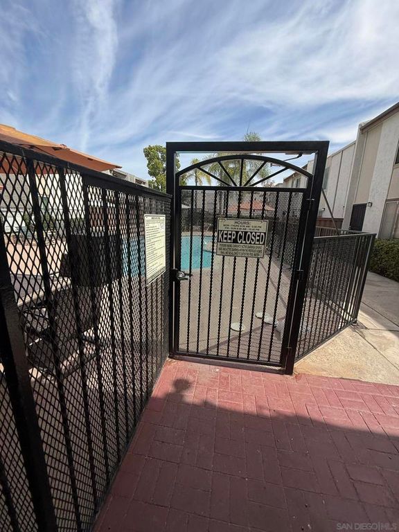 Image 48 of property listing at 3549 Castle Glen 113, San Diego, CA 92123