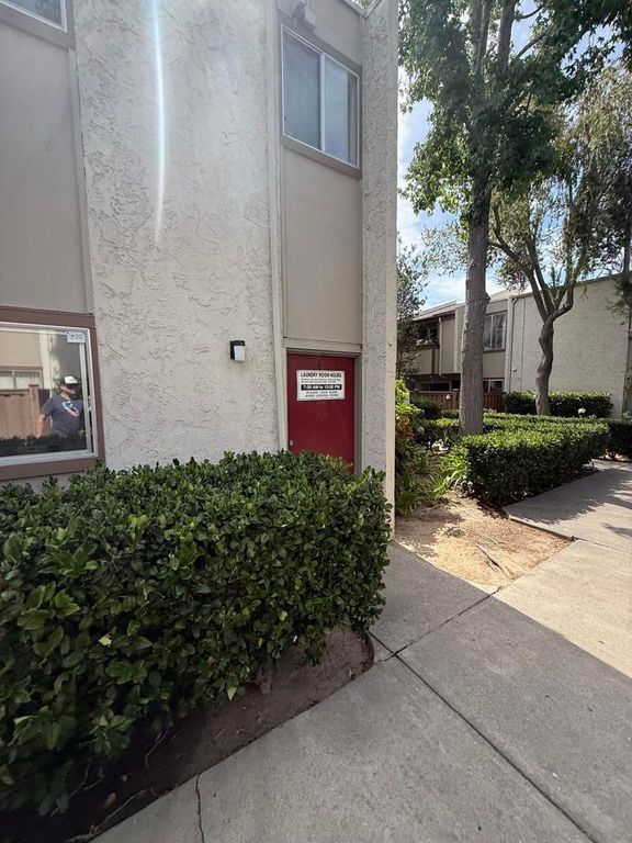 Image 51 of property listing at 3549 Castle Glen 113, San Diego, CA 92123