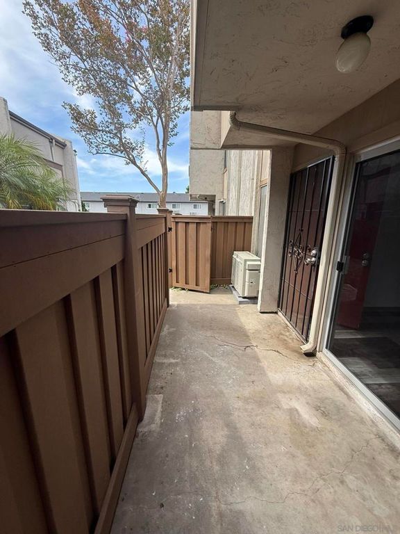Image 8 of property listing at 3549 Castle Glen 113, San Diego, CA 92123