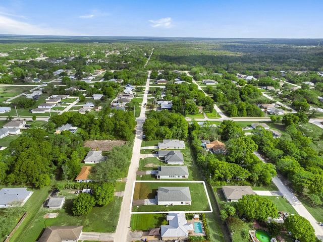 8636 100th Avenue, Vero Beach, FL 32967