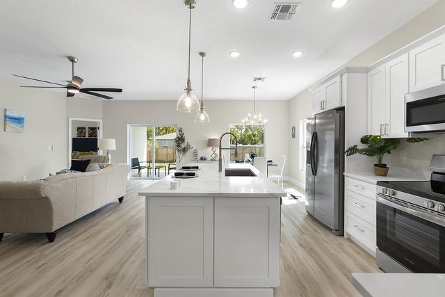 8636 100th Avenue, Vero Beach, FL 32967