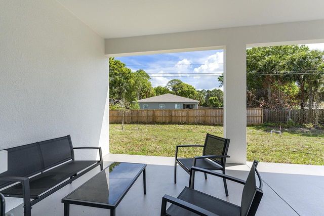 8636 100th Avenue, Vero Beach, FL 32967