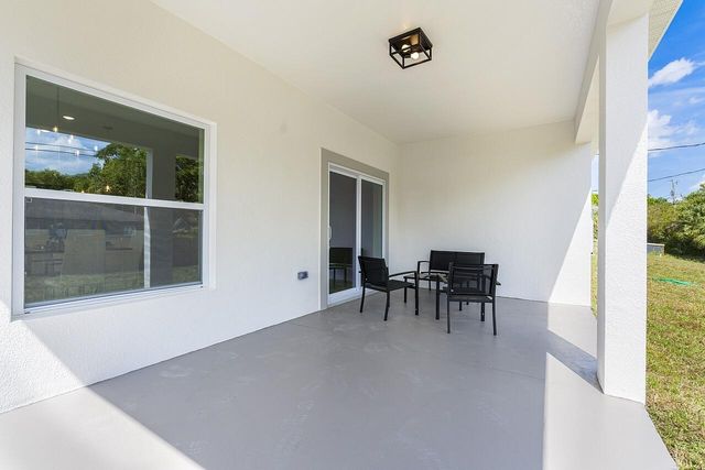 8636 100th Avenue, Vero Beach, FL 32967