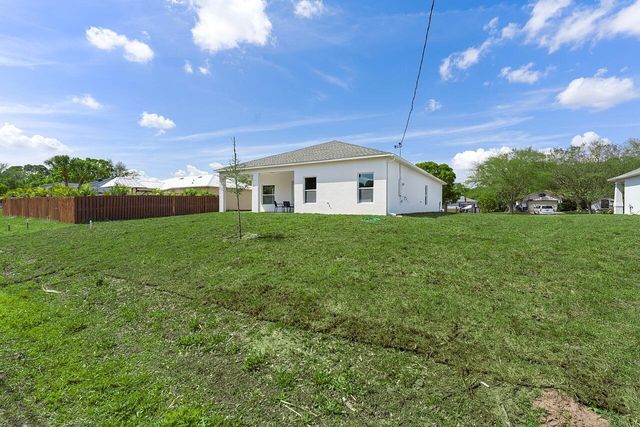 8636 100th Avenue, Vero Beach, FL 32967