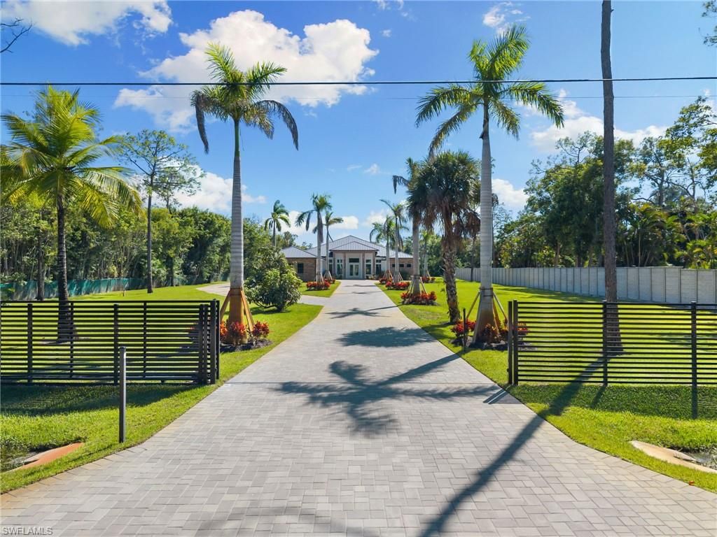 7040 Sable Ridge LN, Naples, FL 34109