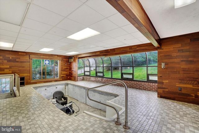 104 WOODLAND DR, York, PA 17403