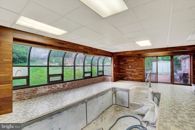 104 WOODLAND DR, York, PA 17403