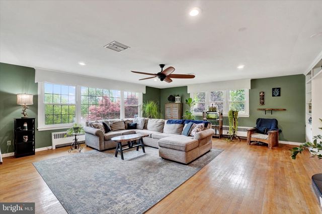 104 WOODLAND DR, York, PA 17403