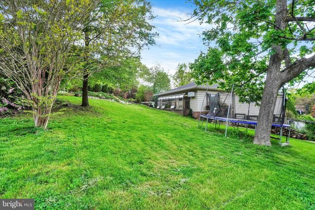 104 WOODLAND DR, York, PA 17403