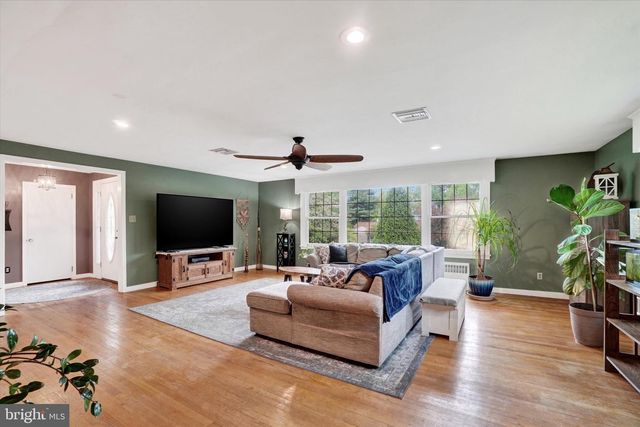 104 WOODLAND DR, York, PA 17403