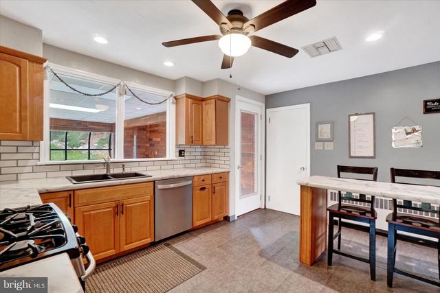 104 WOODLAND DR, York, PA 17403