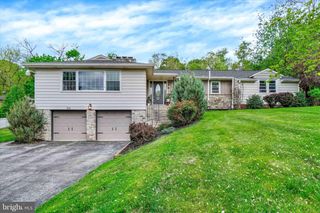 104 WOODLAND DR, York, PA 17403
