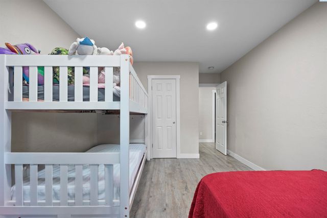 308 & 310 N 12th Ave, Pasco, WA 99301