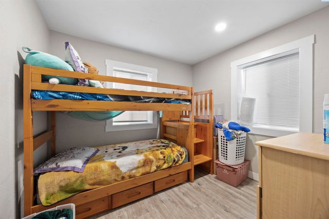 308 & 310 N 12th Ave, Pasco, WA 99301