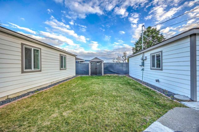 308 & 310 N 12th Ave, Pasco, WA 99301