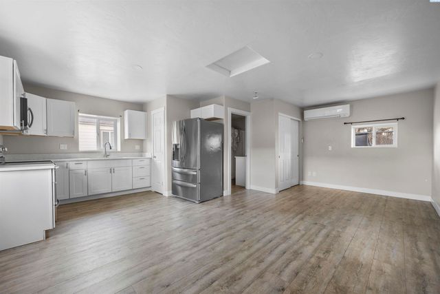 308 & 310 N 12th Ave, Pasco, WA 99301