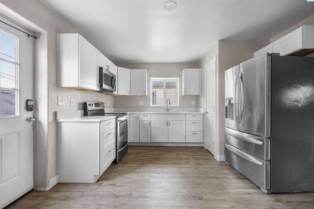 308 & 310 N 12th Ave, Pasco, WA 99301