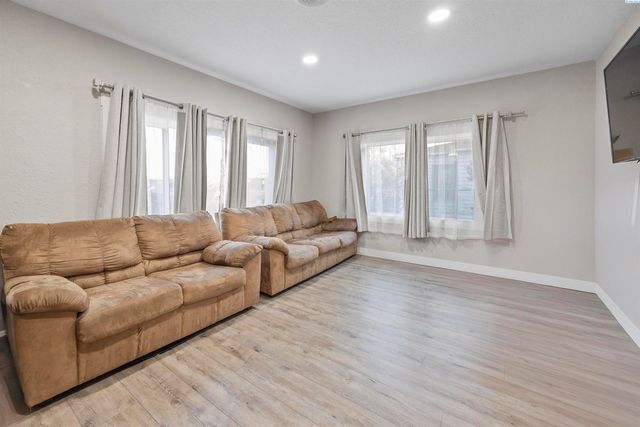 308 & 310 N 12th Ave, Pasco, WA 99301