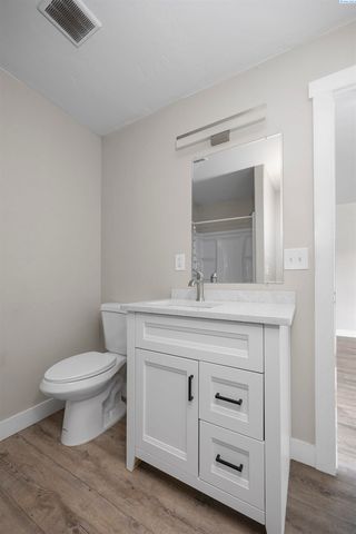 308 & 310 N 12th Ave, Pasco, WA 99301