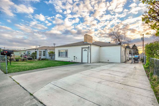308 & 310 N 12th Ave, Pasco, WA 99301
