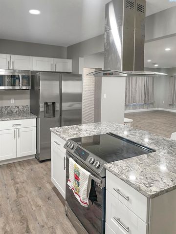 308 & 310 N 12th Ave, Pasco, WA 99301