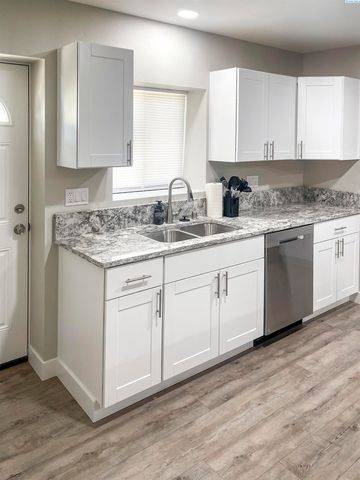 308 & 310 N 12th Ave, Pasco, WA 99301