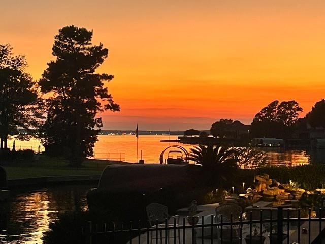 12323 Longmire Cove, Conroe, TX 77304