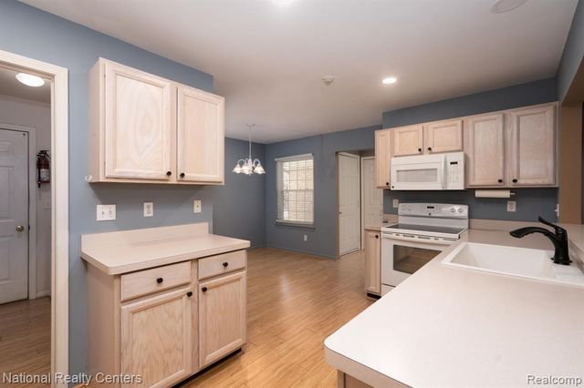41642 Haggerty Woods Court, Canton, MI 48187