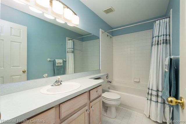 41642 Haggerty Woods Court, Canton, MI 48187