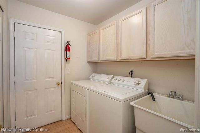 41642 Haggerty Woods Court, Canton, MI 48187