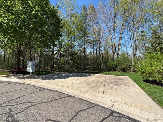 41642 Haggerty Woods Court, Canton, MI 48187