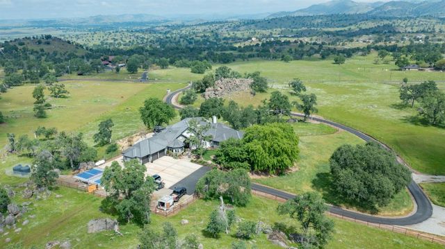 17159 Coyote Pass Lane, Clovis, CA 93619