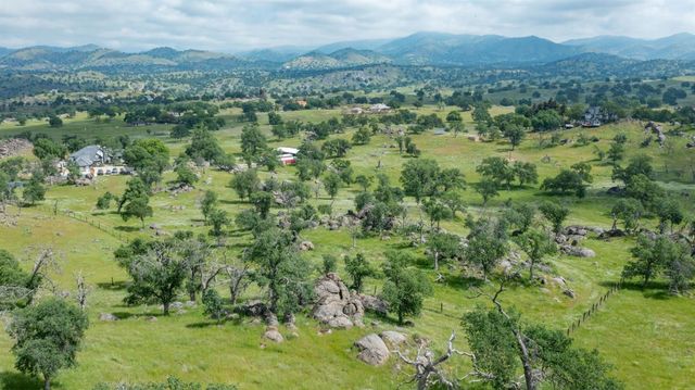 17159 Coyote Pass Lane, Clovis, CA 93619