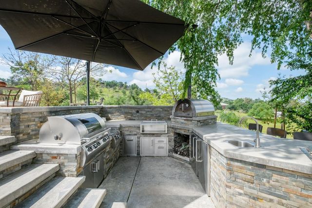 17159 Coyote Pass Lane, Clovis, CA 93619