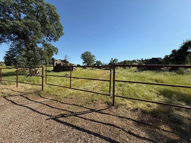 17159 Coyote Pass Lane, Clovis, CA 93619