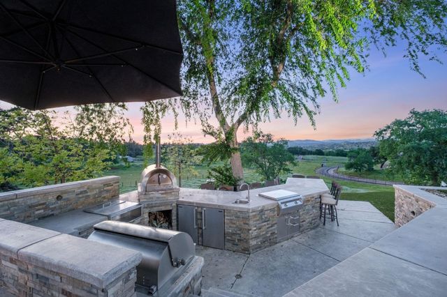 17159 Coyote Pass Lane, Clovis, CA 93619