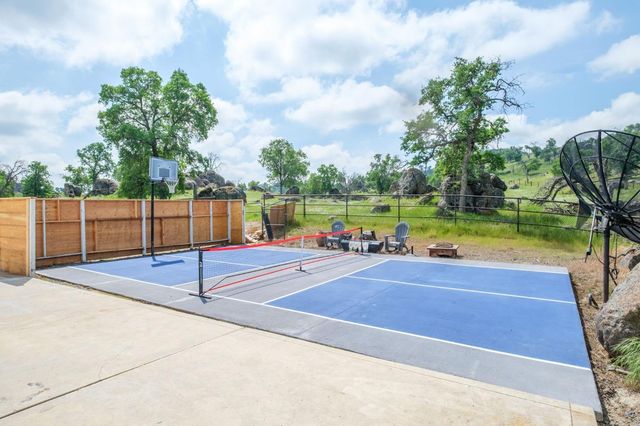 17159 Coyote Pass Lane, Clovis, CA 93619