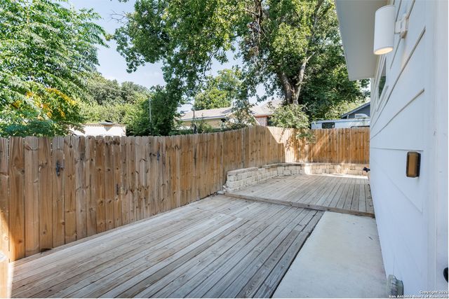 2507 E Commerce 2, San Antonio, TX 78203