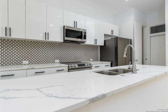 2507 E Commerce 2, San Antonio, TX 78203