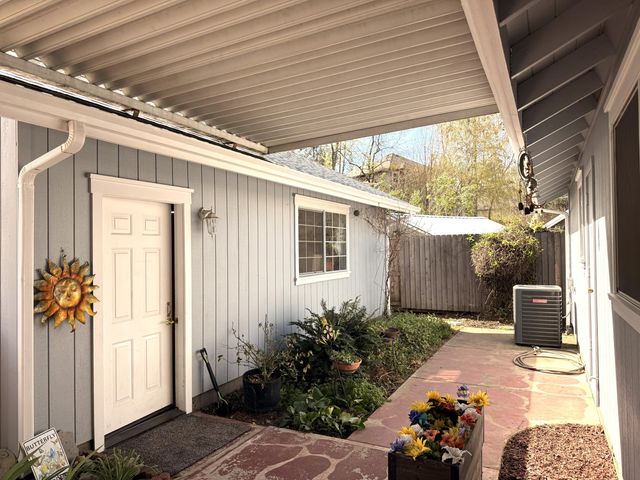 2200 Mayfield Drive, Grants Pass, OR 97527