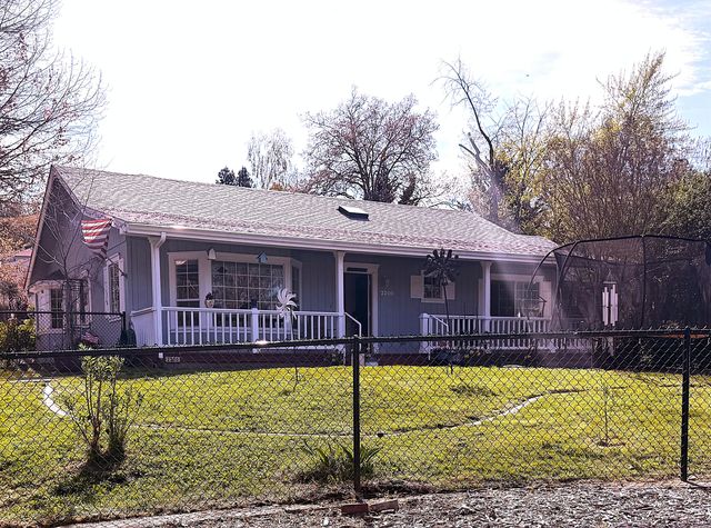 2200 Mayfield Drive, Grants Pass, OR 97527