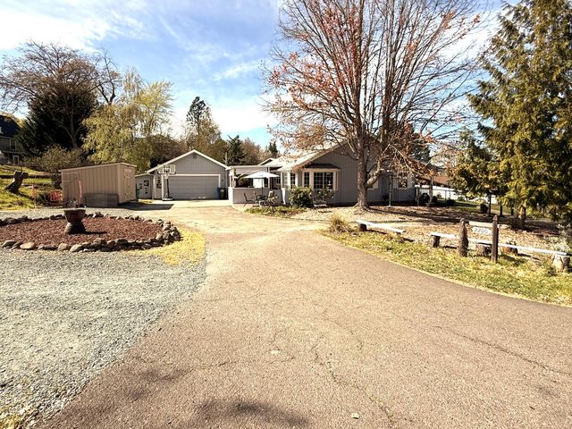 2200 Mayfield Drive, Grants Pass, OR 97527