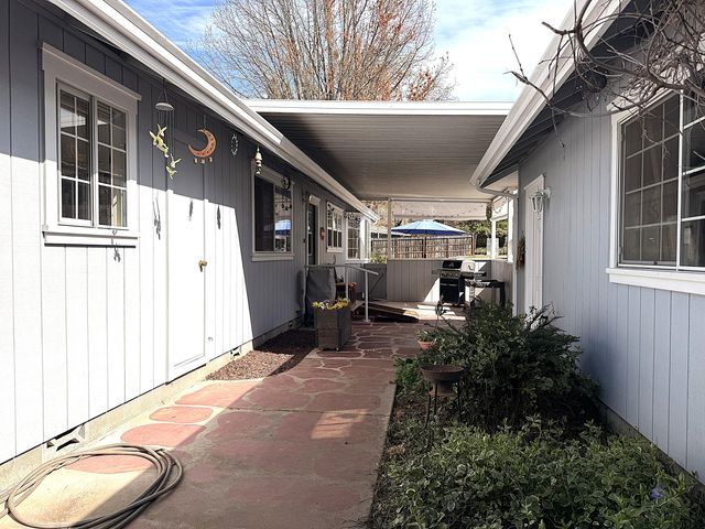 2200 Mayfield Drive, Grants Pass, OR 97527