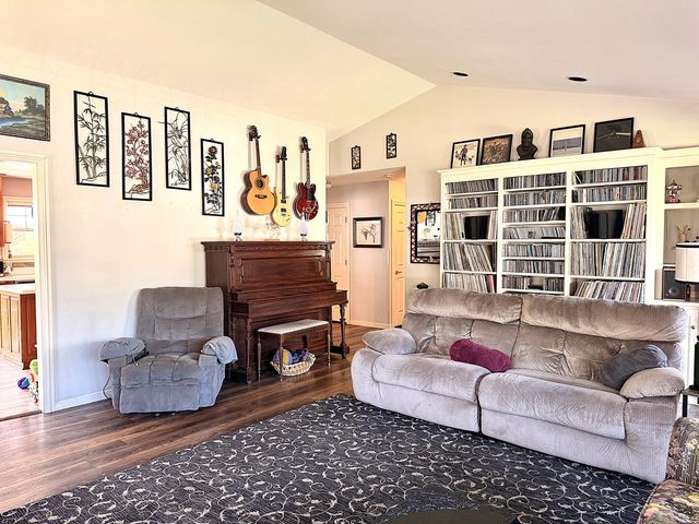 2200 Mayfield Drive, Grants Pass, OR 97527