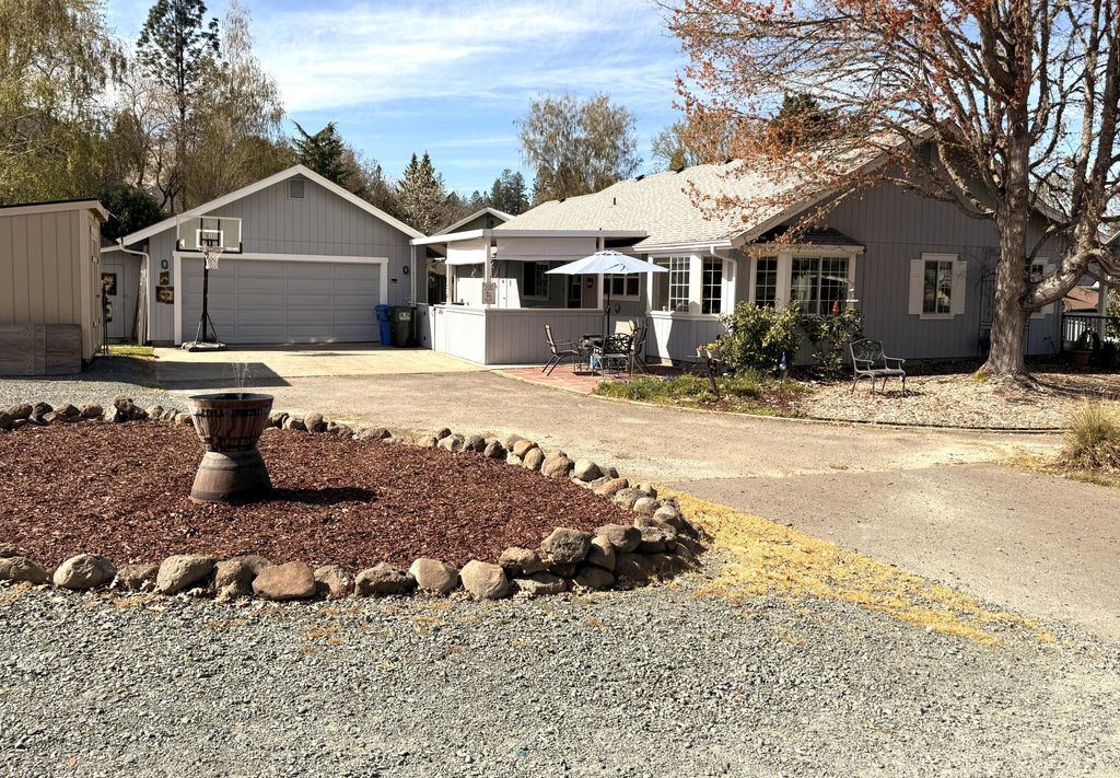 2200 Mayfield Drive, Grants Pass, OR 97527