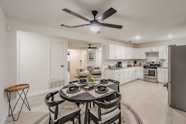 1306 E Lovers Lane, Arlington, TX 76010