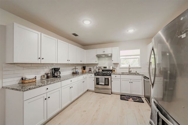 1306 E Lovers Lane, Arlington, TX 76010
