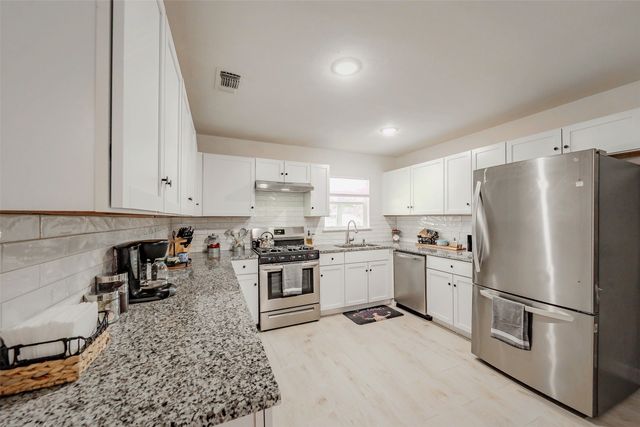 1306 E Lovers Lane, Arlington, TX 76010